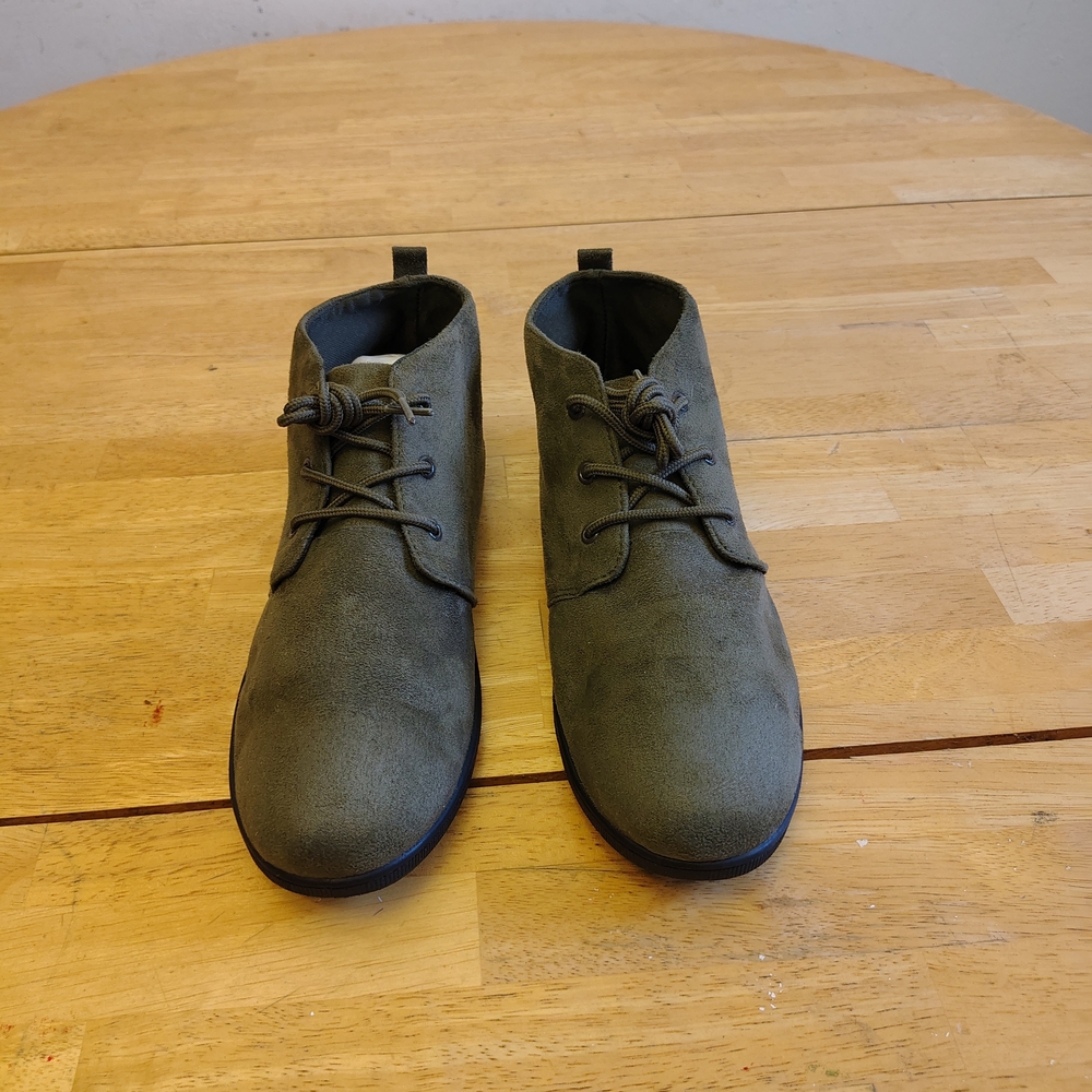 Rouge Helium Green Lace-Up Loafers